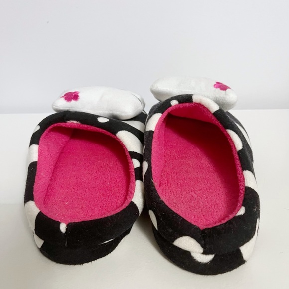 Hello Kitty Slippers with Polka Dot Patterns - Picture 3 of 4